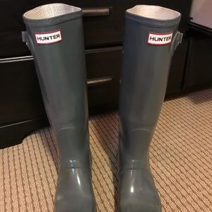 Glossy blue/green Hunter rain boots size 9